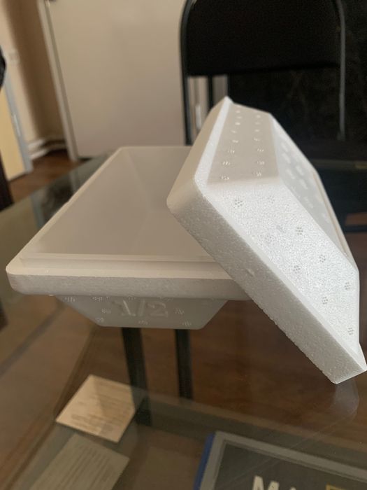 Термоконтейнер для переноски мороженого и других кондитерских изделий