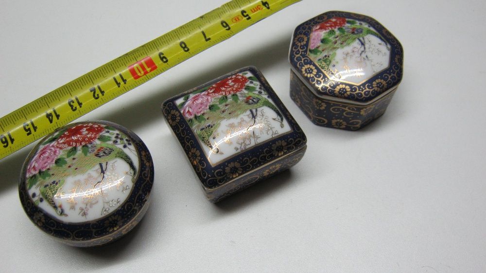 Lot, 3 casete mici,portelan China,cu capace.