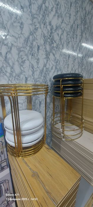 Табуретки, табурет,  стулья.