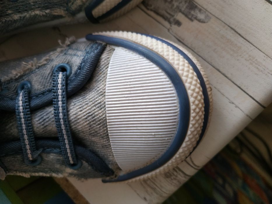 Продам кеды на мальчика (р.29)