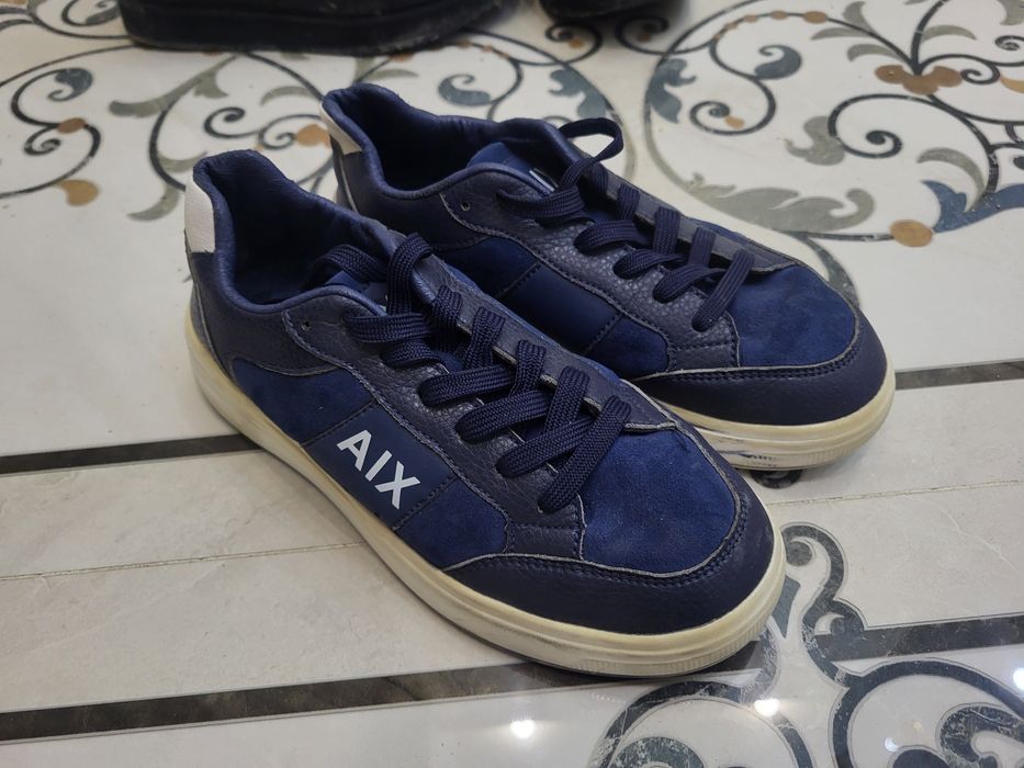 Продам кроссовки