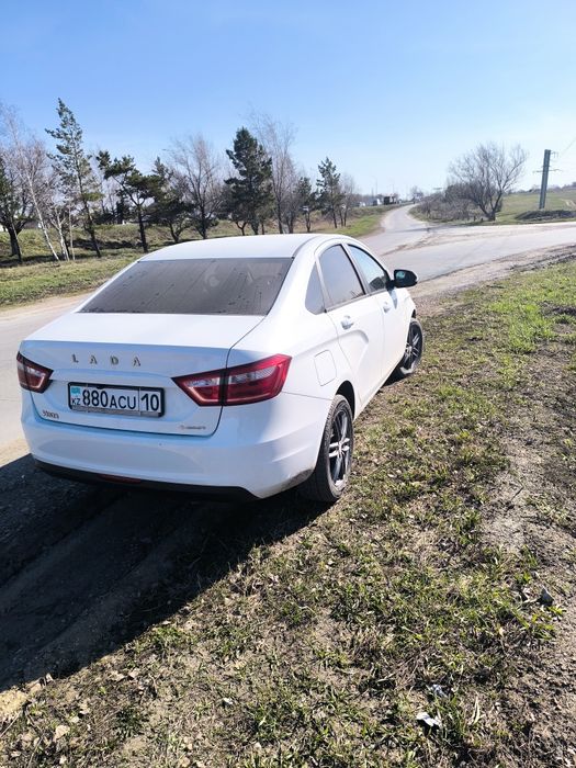 Лада Веста в хорошем состоянии.