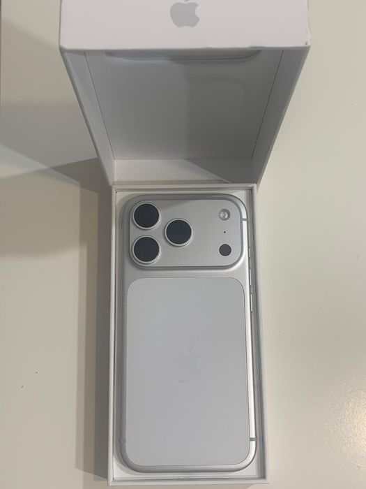 Vand Iphone 17 pro Factura Altex