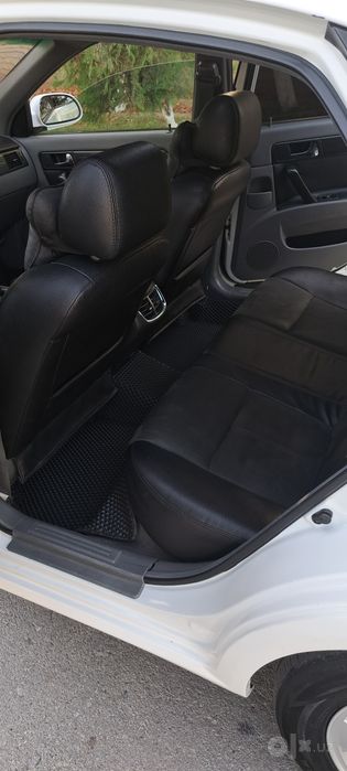 Lasetti 1.8 sotiladi.