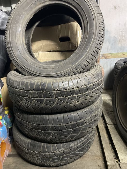 Продам резину 235/65/17