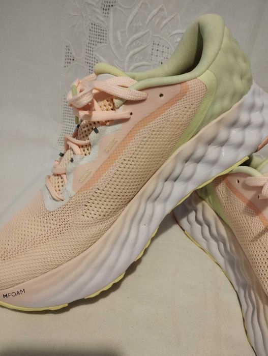 NIKE ДАМСКИ МАРАТОНКИ в розово и зелено, лято 2026г.