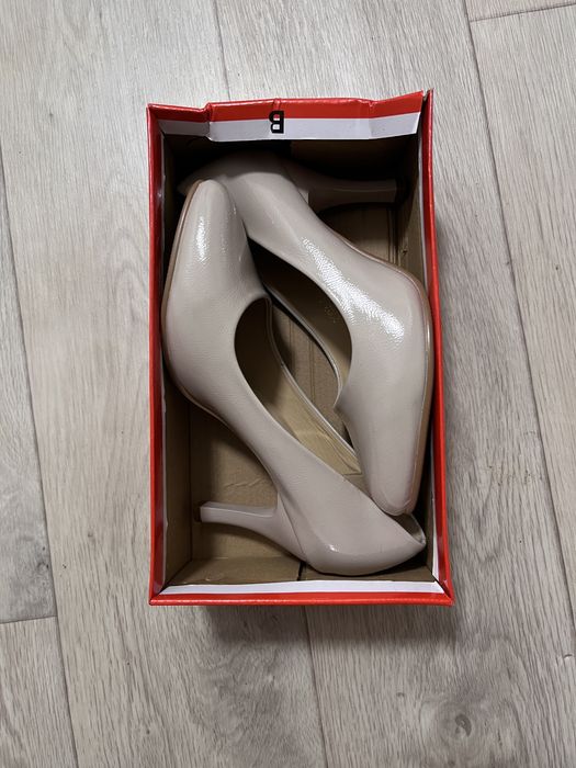 Каблуки новенькие!