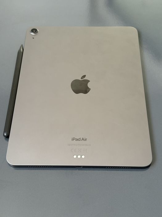 iPad Air 5 (Generatia 5) – 64GB – Gri – Impecabil