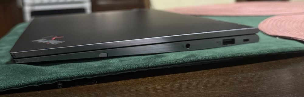 Thinkpad X1 Yoga Gen 8 | I7 | 16GB | 512GB