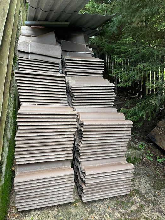 Vand tigla Bramac EN 490 Donau in stare foarte buna. Dispun de 500 bucati