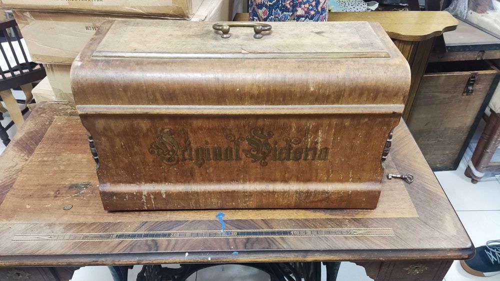 Антична шевна машина VICTORIA