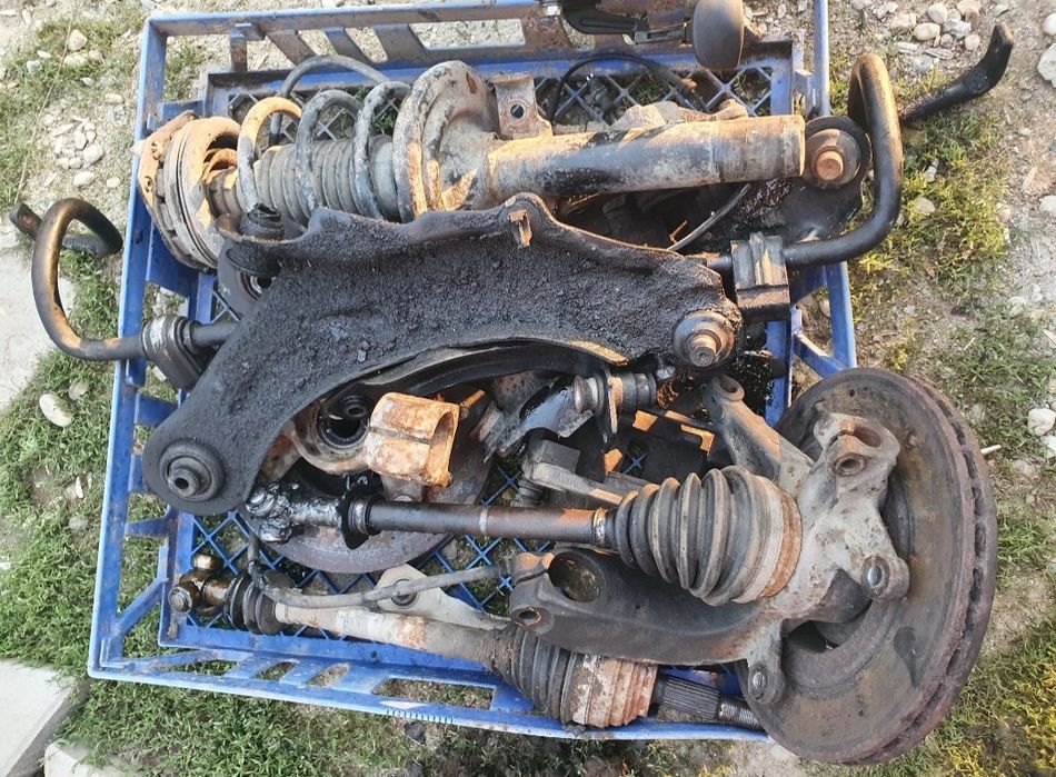 Dezmembrez Renault Megane 2  2006, 1.5 DCI. Toate piesele disponibile.