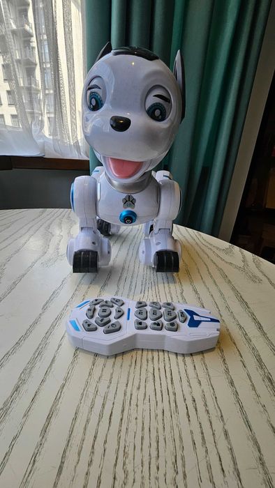 Собака робот на пульте управления, свет, звук