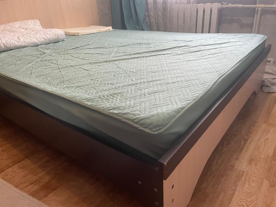 Продам двуспальную кровать