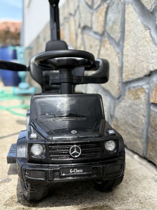 Продавам детска кола за бутане Mercedes G-Class