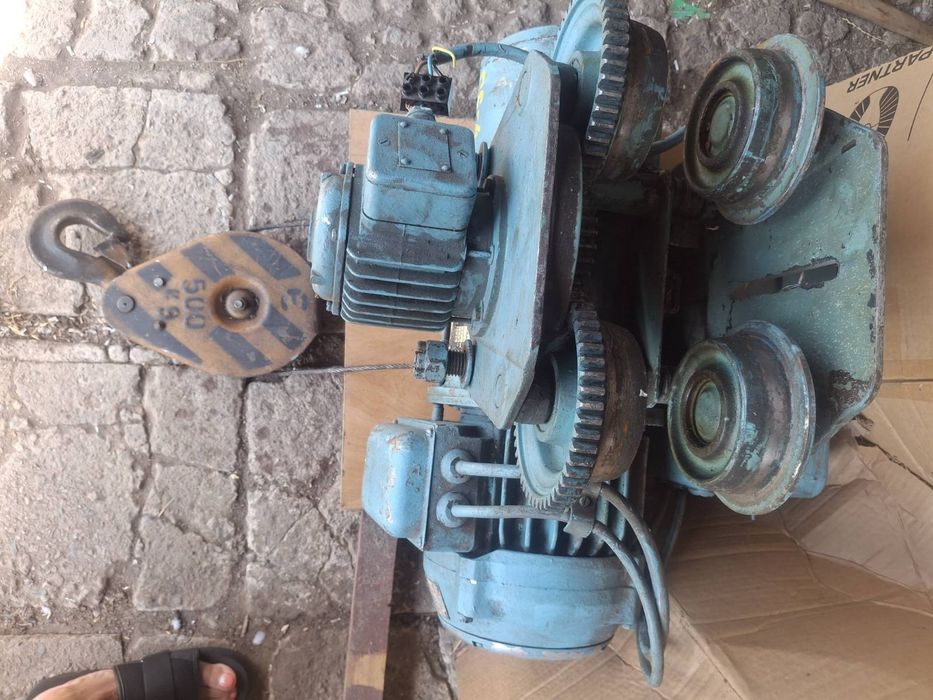 Индустриален подемник с въже