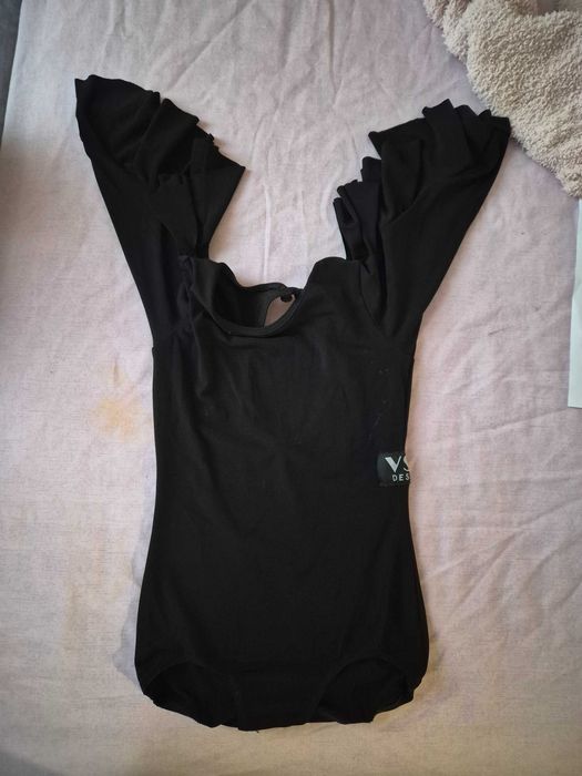 Тренировъчно боди и пола тип прегърни ме с ресни