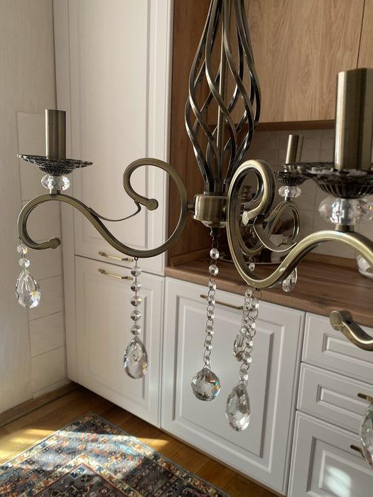 Продам люстру в отличном состоянии