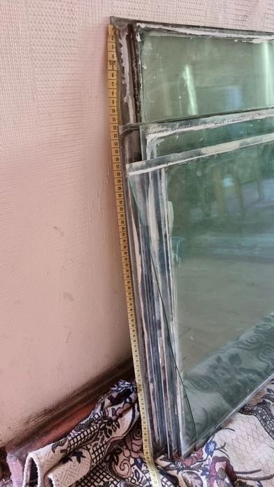 Стёкла оконные отдам