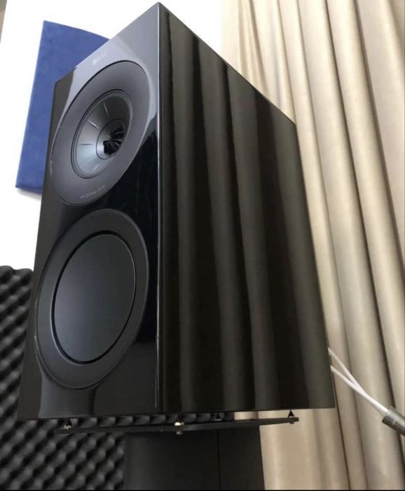 Vand Boxe KEF R3 ( REZERVATE)