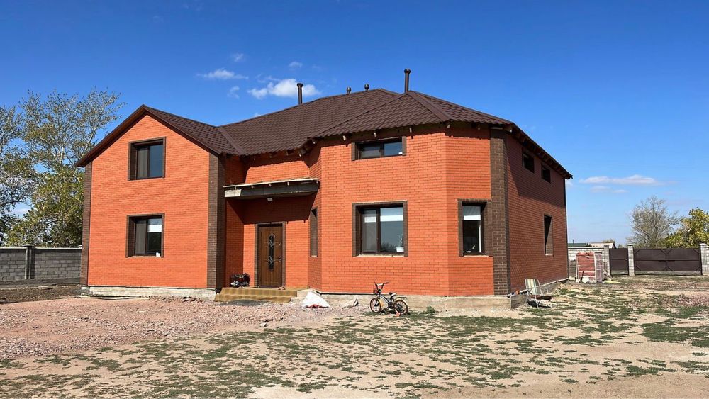 Красный кирпич Астана