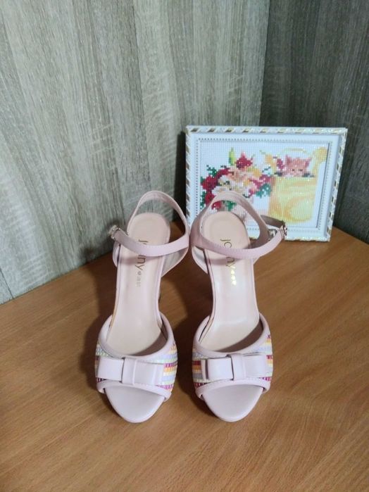 Босоножки. Размер 36.