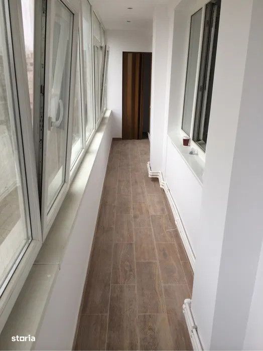 - Apartament 3 camere zona Calarasilor, etaj intermediar, balcon 12mp