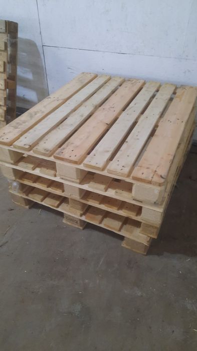 Vând paleți non euro