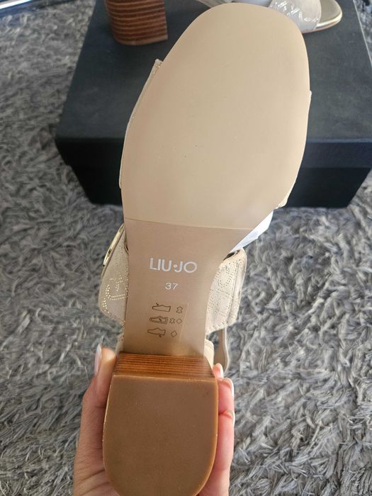 Liu Jo сандали на дебел ток 37 номер