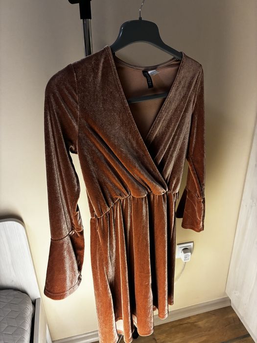 Елегнатна кафява рокля