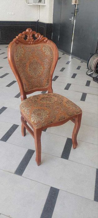 Stol va stullar yangidek