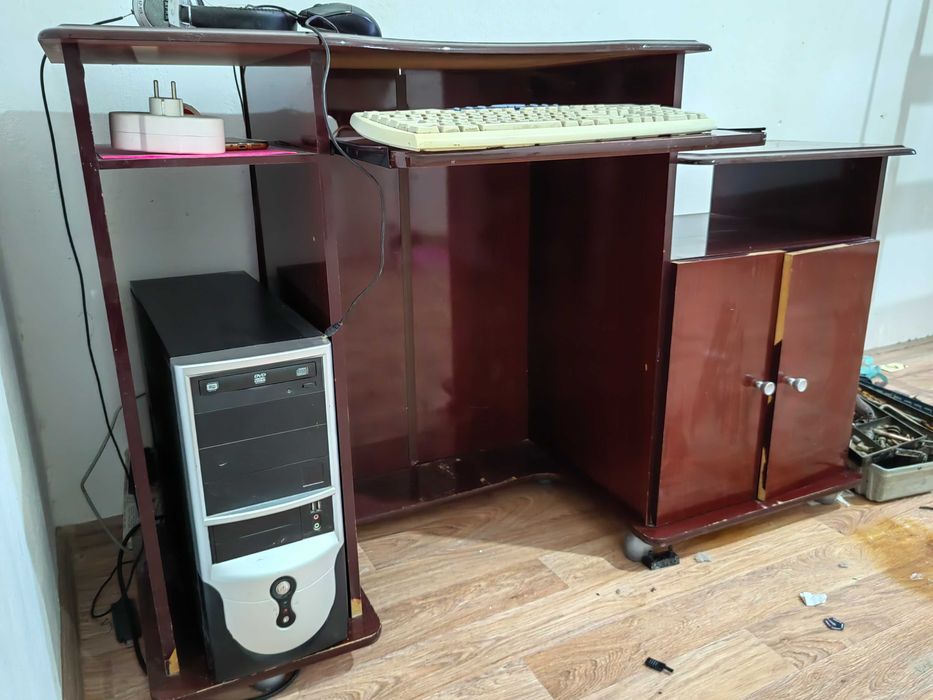 Процессор + комстол красное дерево