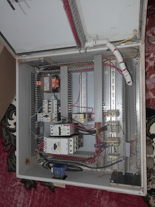 Электрический ящик (щит)