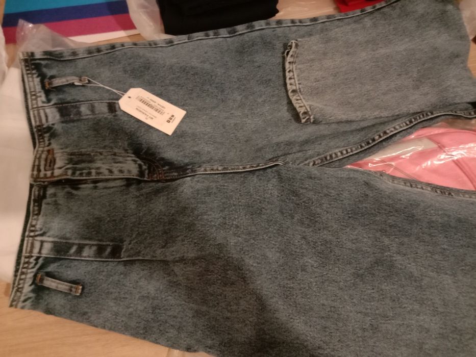 Брюки- джинсы новые