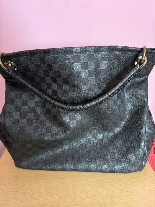 Черна чанта Louis Vuitton