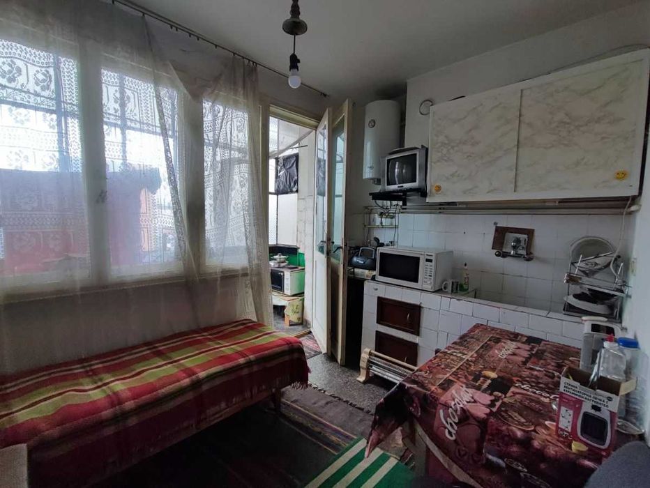 Продава се Двустаен апартамент в Велико Търново, Център - 42 кв.м за 1453 €/кв.м - Снимка #2