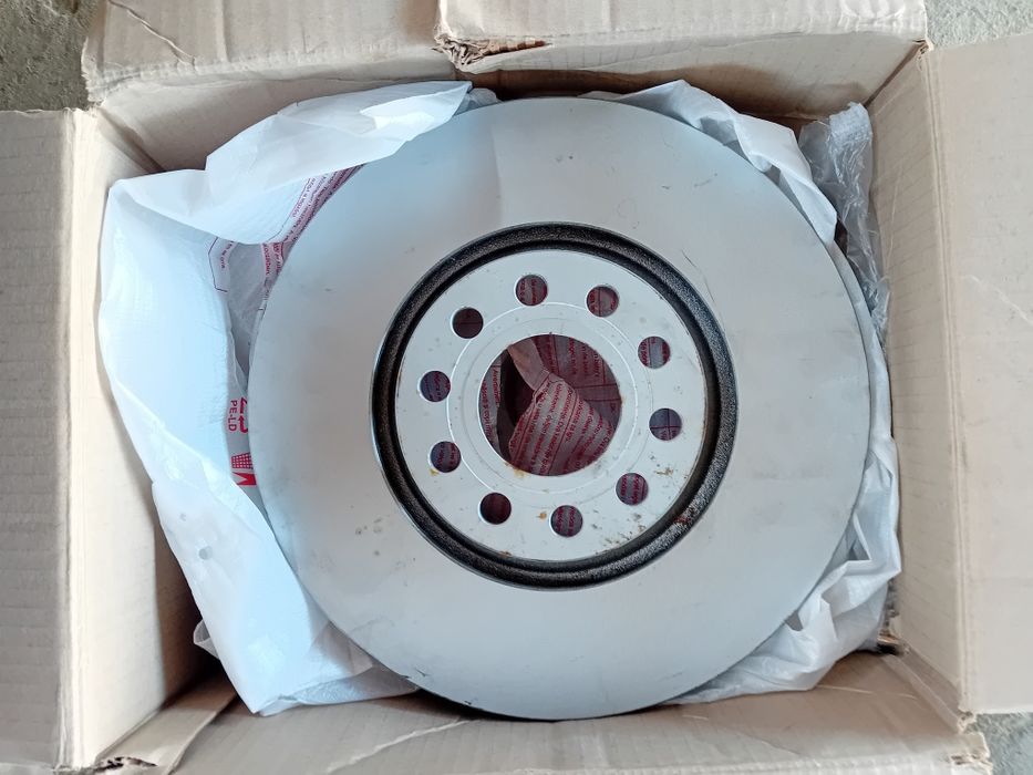 Set discuri frana fata Bosch,sunt noi nefolosite Cod : 0 986 479 R82