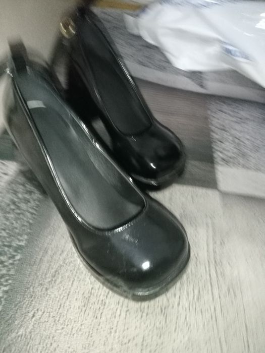 Продам туфли новые