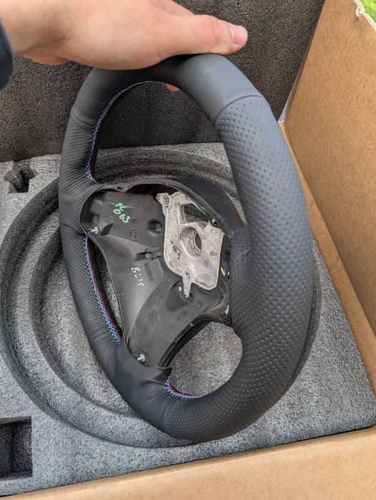 Volan BMW E90 model M, Husa  din piele, cusatura M