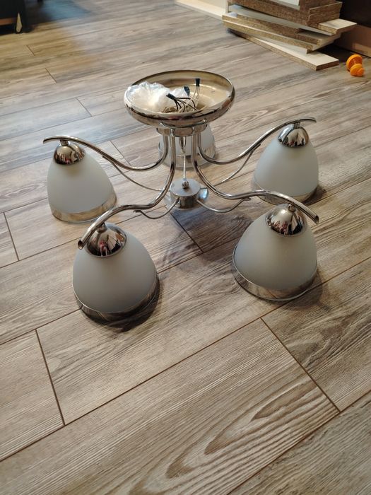 Продам люстру зал/спальня