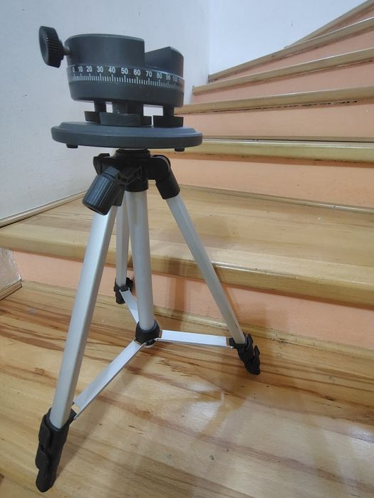 Trepied telescopic aluminiu baza rotativa 360 grade montare/calibrare nivela laser