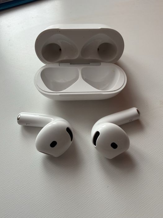 Слушалки Apple AirPods 4