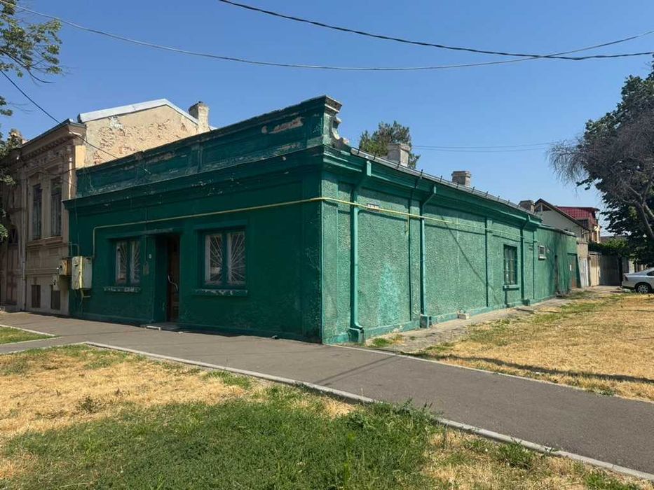 Casa din caramida cu gradina, pivnita si garaj | zona Garii, Braila