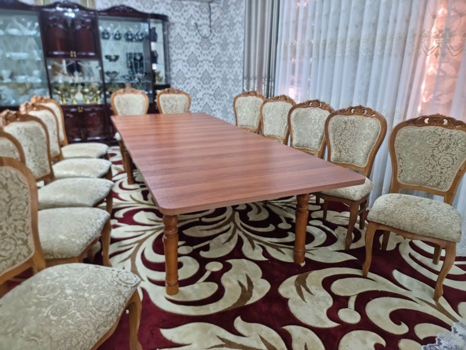 Продаётся стол и стулья