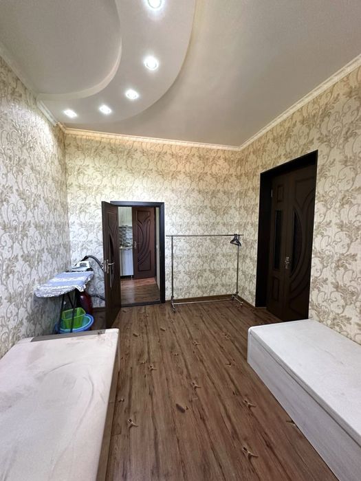 Продаю 2в3/2/2, Рядом с школой №5, сзади СНБ, Район Радуга.