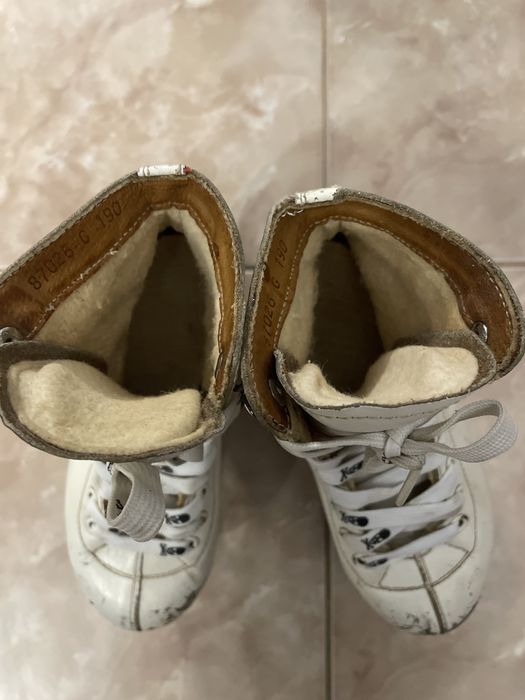 Продам детские фигурные коньки