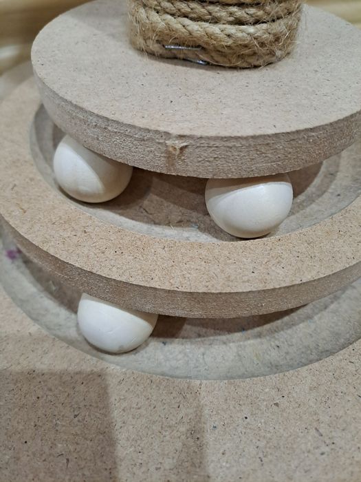 Когтеточка с игрушками