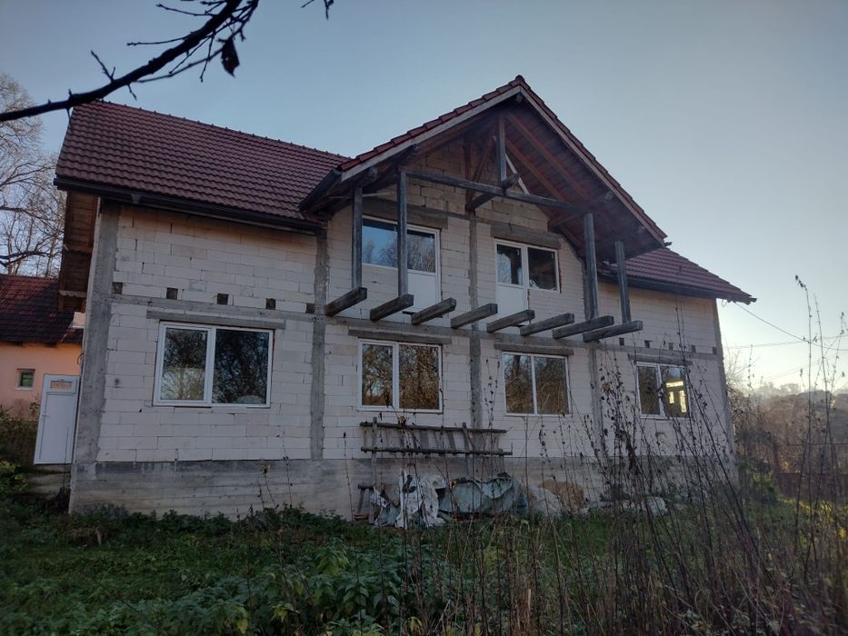 Casă la roșu în Nadășu