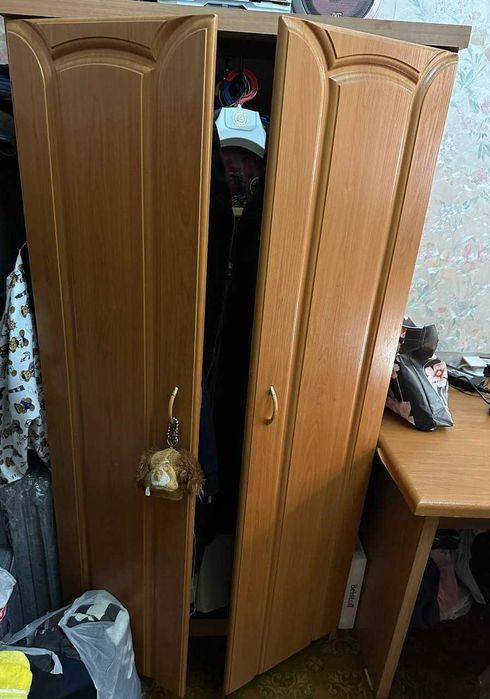 Продаю готовый комплект мебели для комнаты подростка или студента.