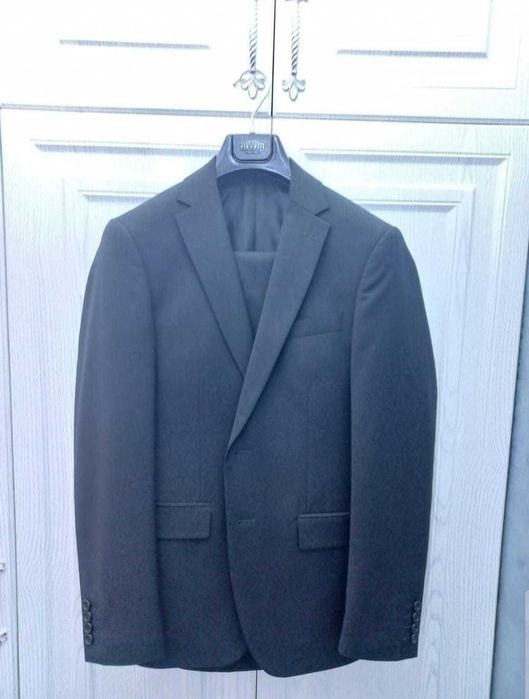 Продам костюм и брюки от Glasman. Размер 46.